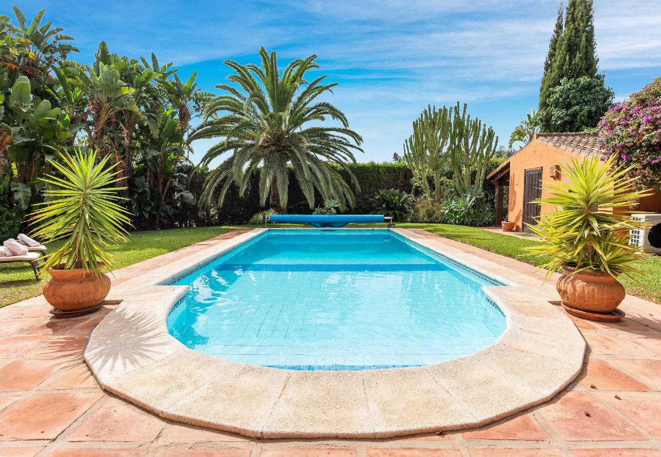 House in Marbella - Beach Villa Sea La Vie Marbesa! 