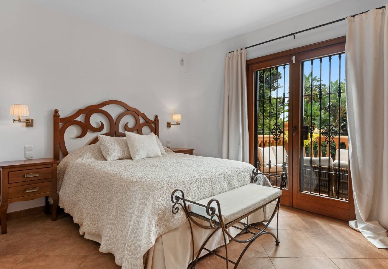 House in Marbella - Beach Villa Sea La Vie Marbesa! 