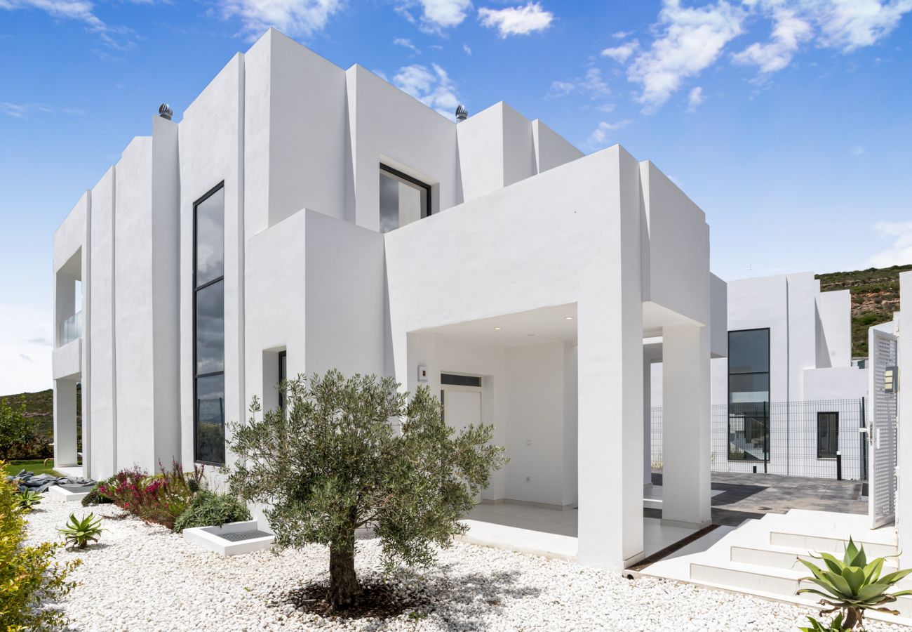 Villa in San Roque - Villa Lazo with Stunning Sea Views of Gibraltar